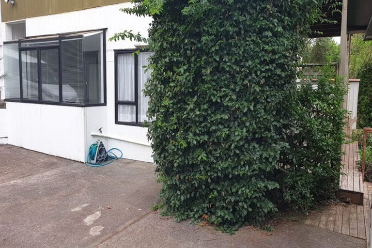 Photo of property in 50 Valley View Road, Glenfield, Auckland, 0629