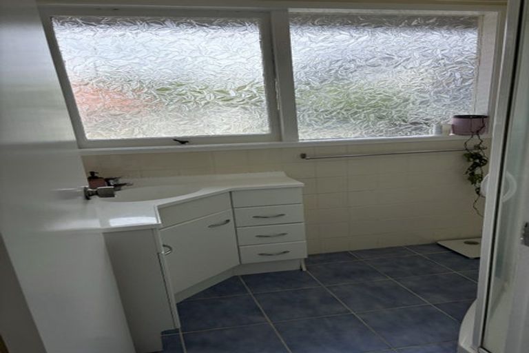 Photo of property in 1/21 Peter Terrace, Castor Bay, Auckland, 0620