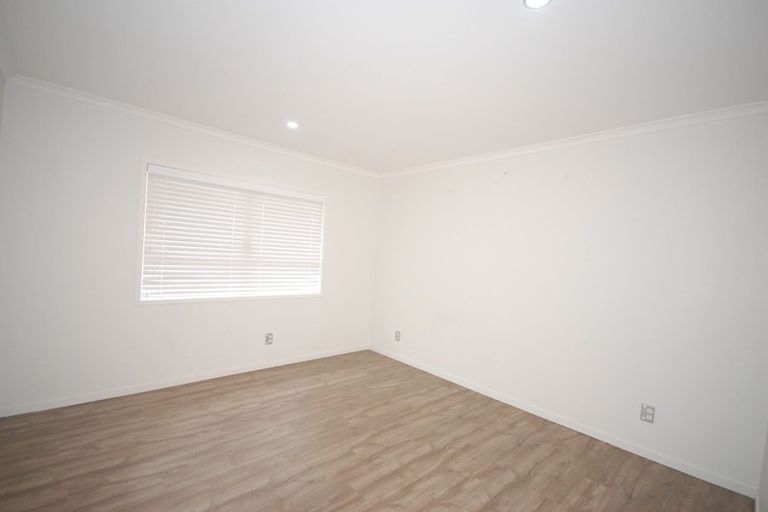 Photo of property in 36 Lendenfeld Drive, Papatoetoe, Auckland, 2025