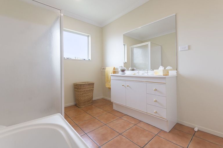 Photo of property in 11 Montana Drive, Pyes Pa, Tauranga, 3112