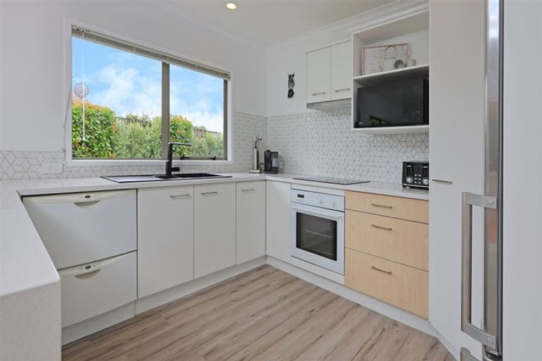 Photo of property in 22 Graven Court, Henderson, Auckland, 0612