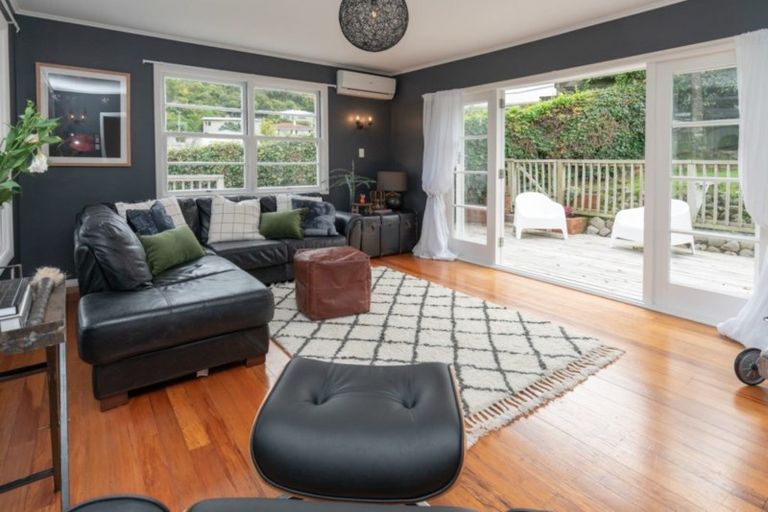 Photo of property in 41 Bassett Road, Johnsonville, Wellington, 6037