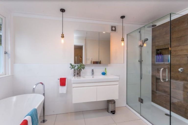 Photo of property in 114 Scenic Drive, Titirangi, Auckland, 0604