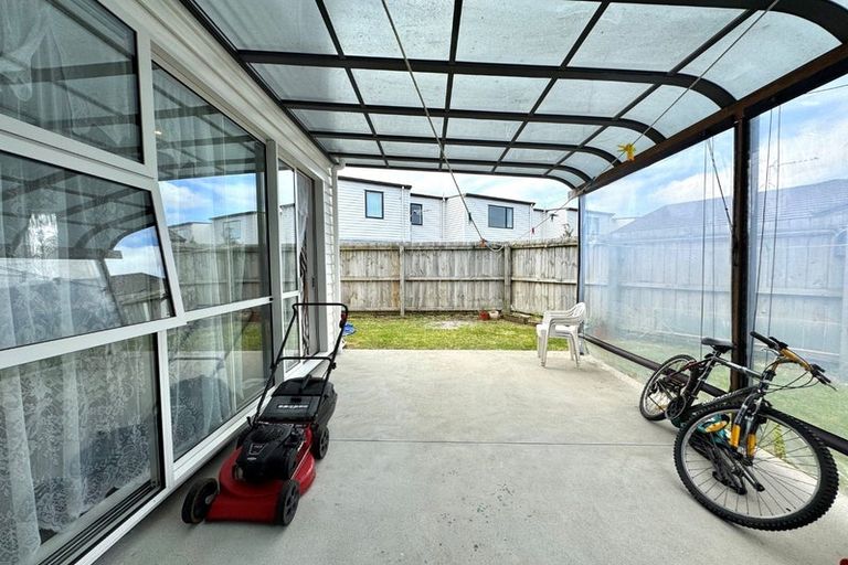 Photo of property in 5 Aeronautic Road, Takanini, 2112