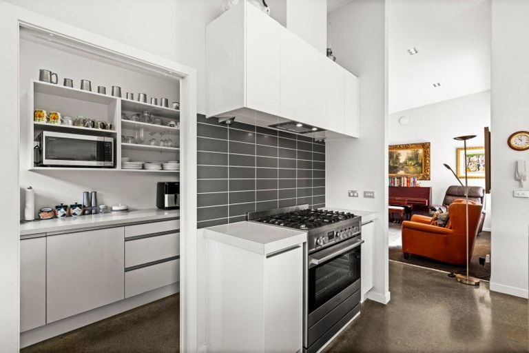 Photo of property in 24a Ferry Road, Clive, 4102