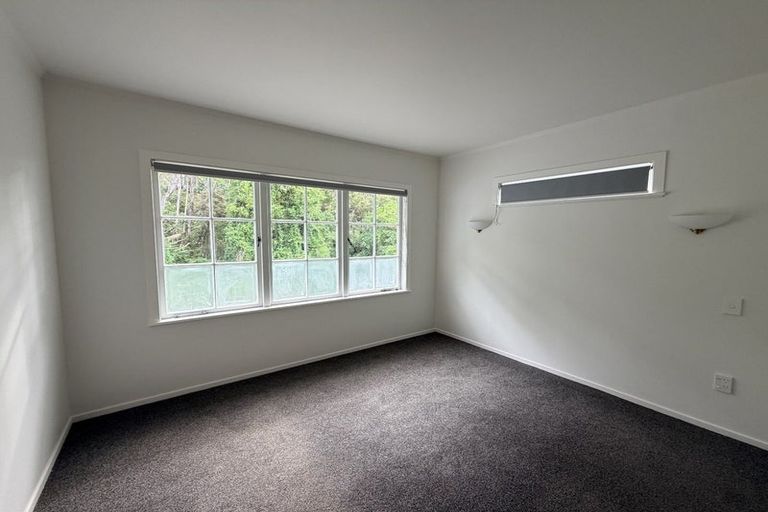 Photo of property in 30 Glencourt Place, Glenfield, Auckland, 0629