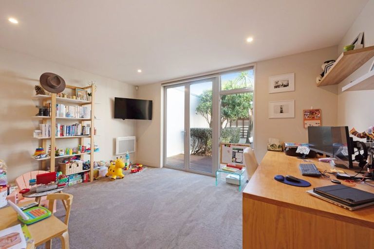 Photo of property in 10 Boardwalk Lane, Seatoun, Wellington, 6022