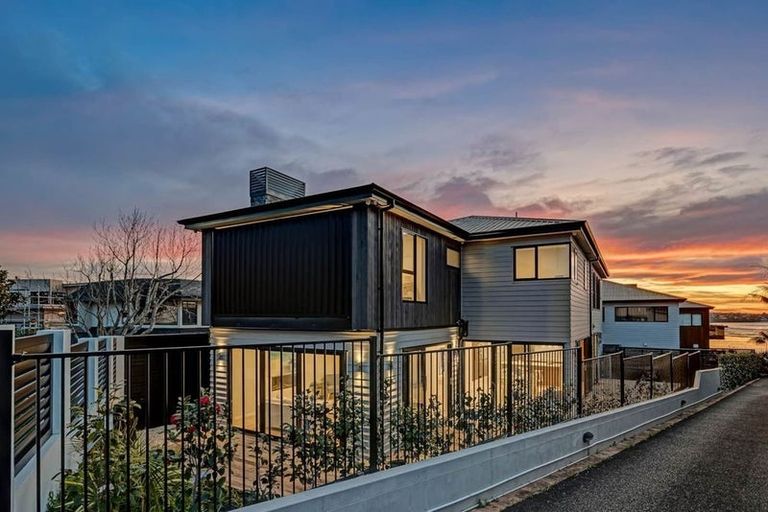 Photo of property in 47a Takutai Avenue, Half Moon Bay, Auckland, 2012