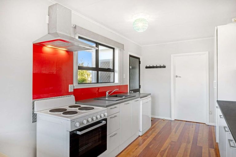 Photo of property in 10 Omori Place, Castlecliff, Whanganui, 4501