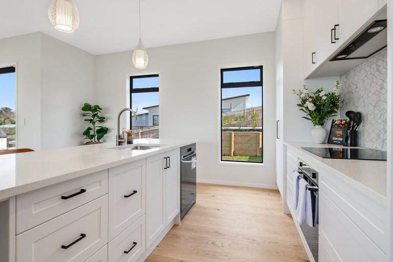 Photo of property in 4d Forlong Rise, Helensville, 0800