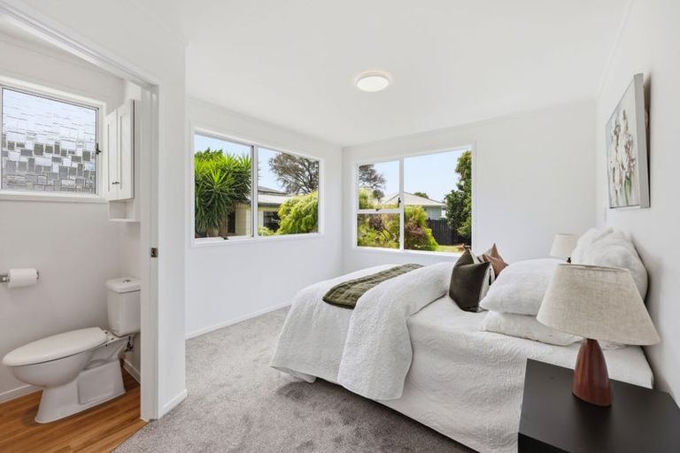 Photo of property in 5 Lisa Rise, Half Moon Bay, Auckland, 2012