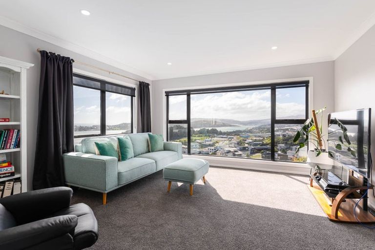 Photo of property in 28 Queen Charlotte Drive, Aotea, Porirua, 5024