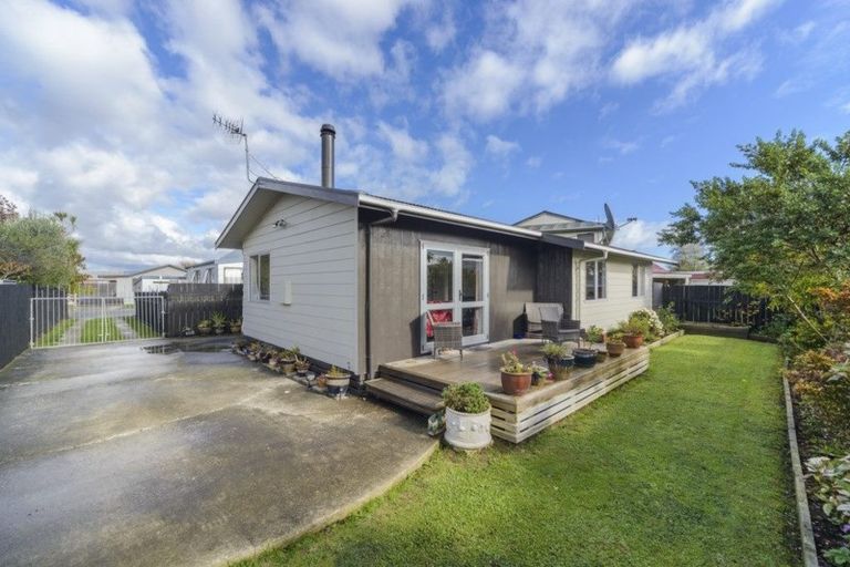 Photo of property in 35 Peter Hall Drive, Kelvin Grove, Palmerston North, 4414