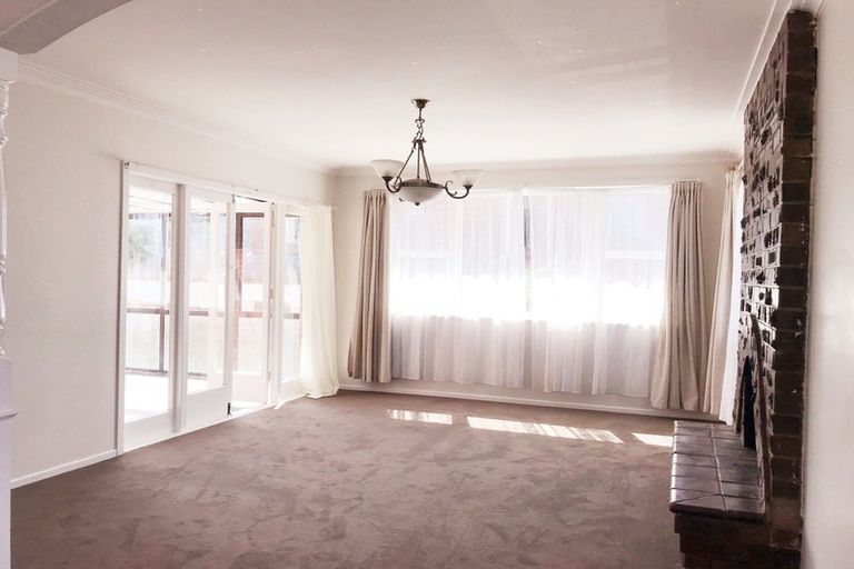 Photo of property in 74 Nikau Street, New Lynn, Auckland, 0600