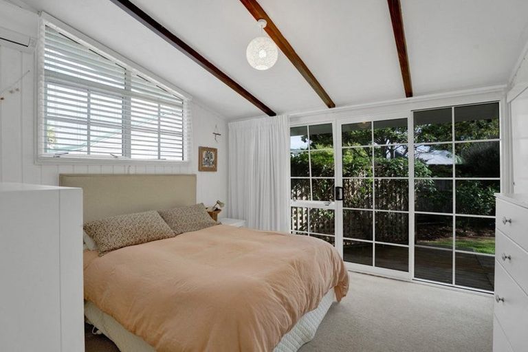 Photo of property in 5 Prudence Place, Oakura, 4314