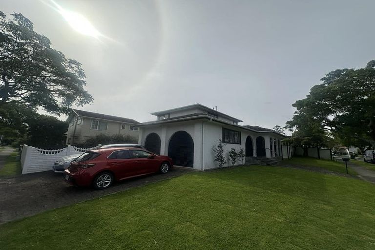 Photo of property in 2 Mcenroe Grove, Naenae, Lower Hutt, 5011