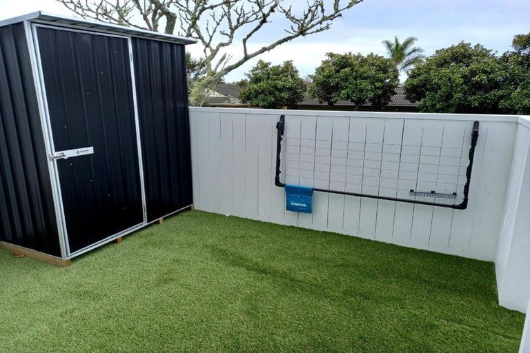 Photo of property in 2/2 Jadewynn Drive, Massey, Auckland, 0614