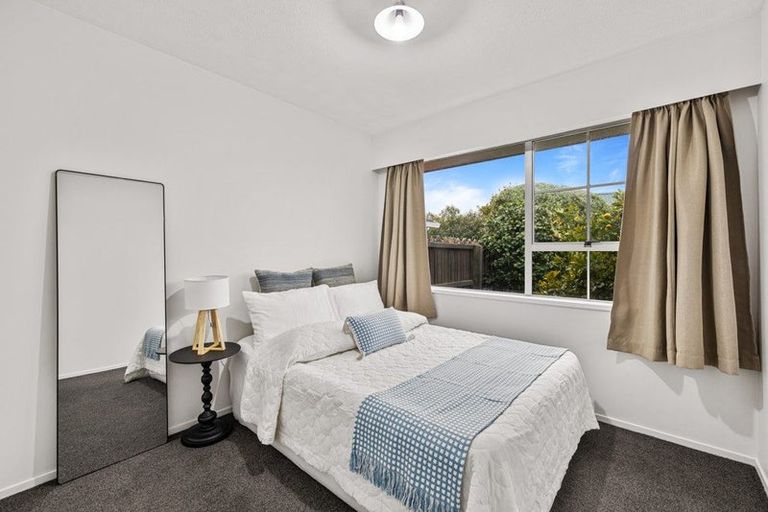 Photo of property in 28 Sawtell Place, Northcote, Christchurch, 8052