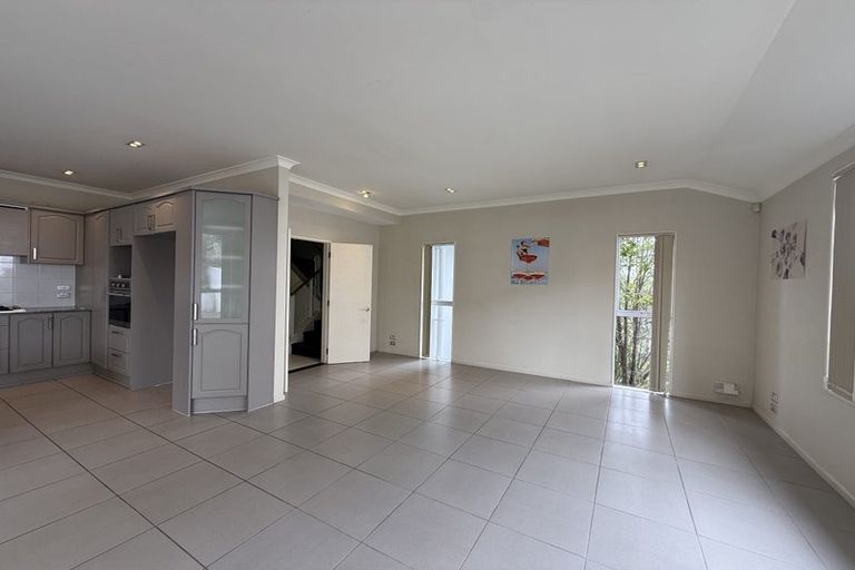 Photo of property in 18 Harrowglen Drive, Northcross, Auckland, 0632