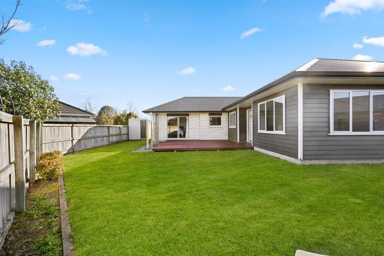 Photo of property in 27 Teatree Close, Huntington, Hamilton, 3210