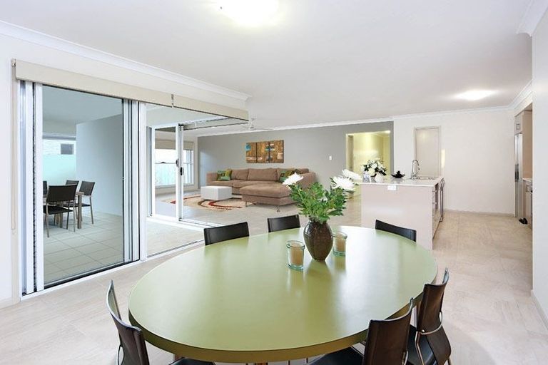 Photo of property in 90 Hayfield Way, Karaka, Papakura, 2113