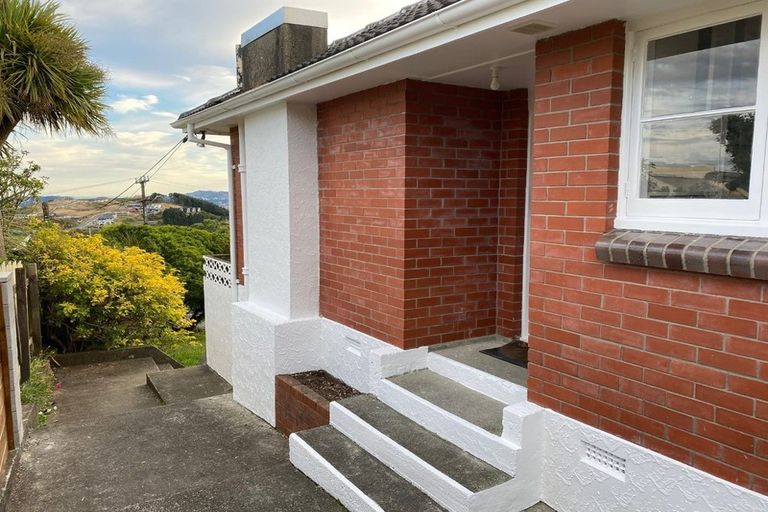 Photo of property in 3 Salford Street, Newlands, Wellington, 6037