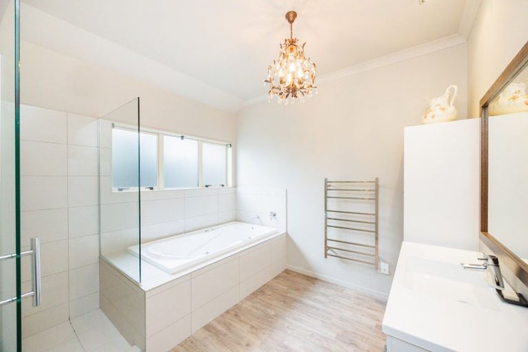 Photo of property in 11 Pastoral Lane, Hokowhitu, Palmerston North, 4410