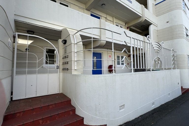 Photo of property in 82 Majoribanks Street, Mount Victoria, Wellington, 6011