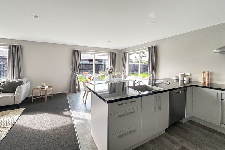 Photo of property in 8 Marble Court, Rolleston, 7614