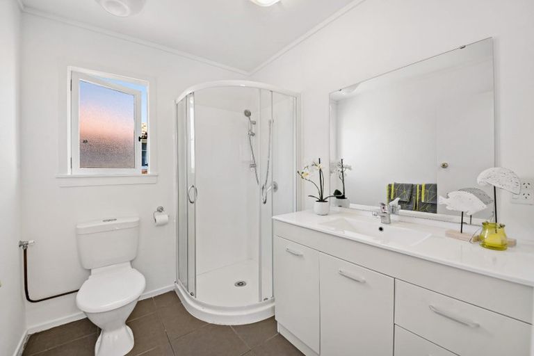 Photo of property in 80 Glendale Road, Glen Eden, Auckland, 0602