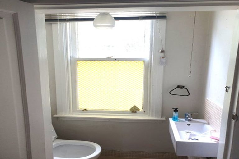 Photo of property in 10 Chesterton Street, Johnsonville, Wellington, 6037