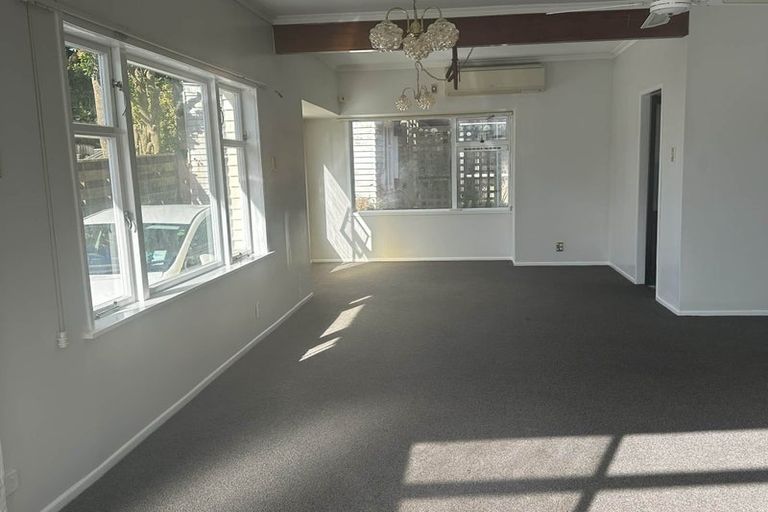 Photo of property in 5 Hollies Crescent, Johnsonville, Wellington, 6037