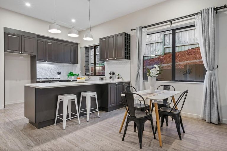 Photo of property in 1 Barrique Road, Kumeu, 0810