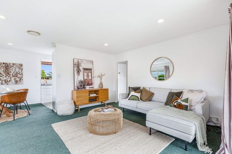 Photo of property in 16 Glenhaven Place, Te Atatu Peninsula, Auckland, 0610