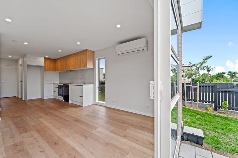 Photo of property in 1/474 West Coast Road, Glen Eden, Auckland, 0602