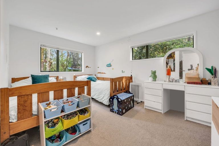 Photo of property in 11 Opou Road, Titirangi, Auckland, 0604