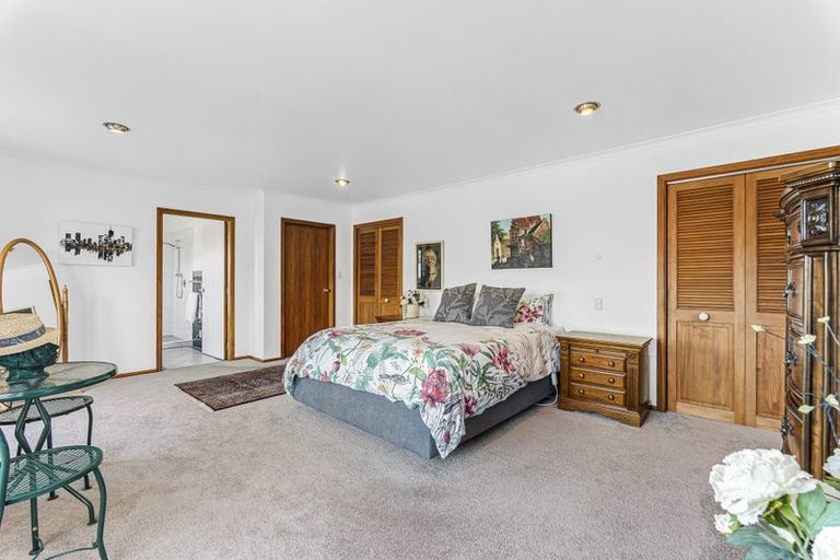 Photo of property in 10 Ridge Lane, New Plymouth, 4310