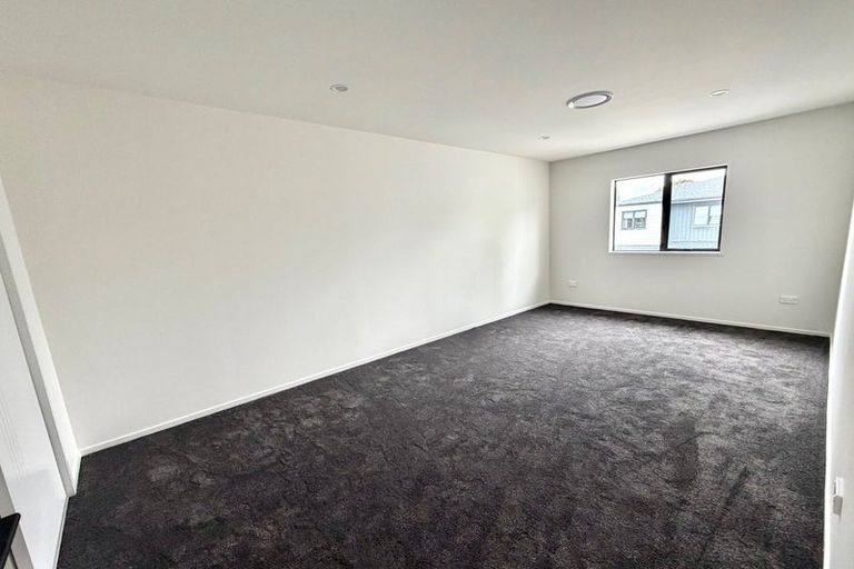 Photo of property in 17b Martin Place, Kelston, Auckland, 0602