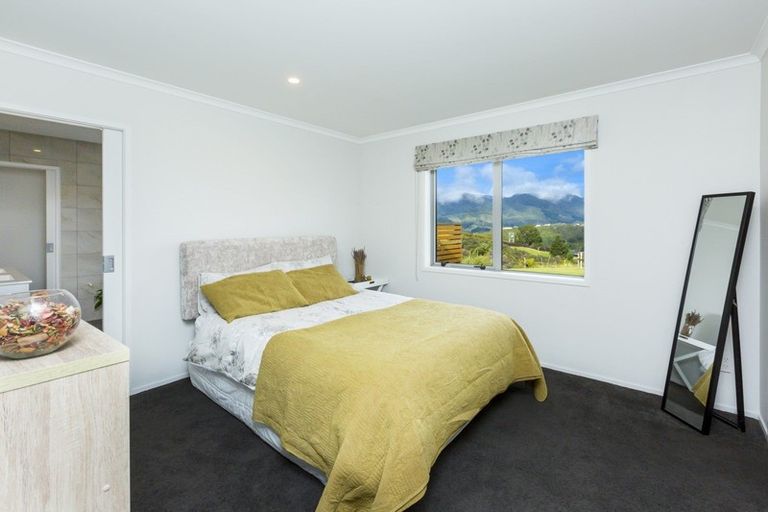 Photo of property in 33a Kenneth Gillies Way, Birchville, Upper Hutt, 5372