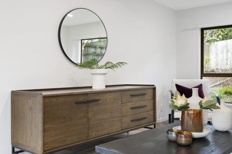 Photo of property in 2/867 Beach Road, Waiake, Auckland, 0630