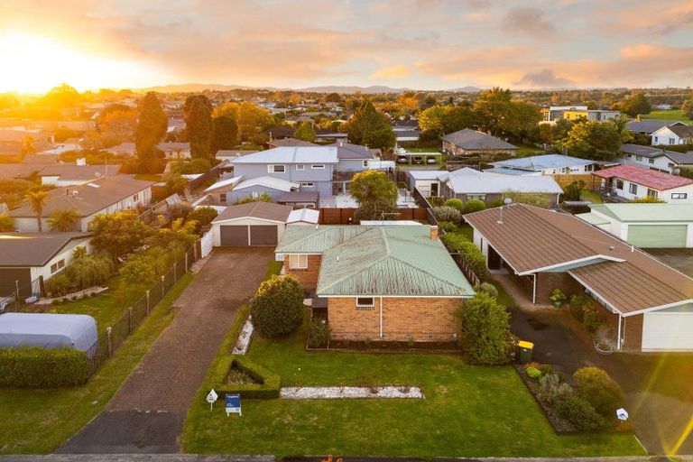 Photo of property in 32 Sandwich Road, St Andrews, Hamilton, 3200