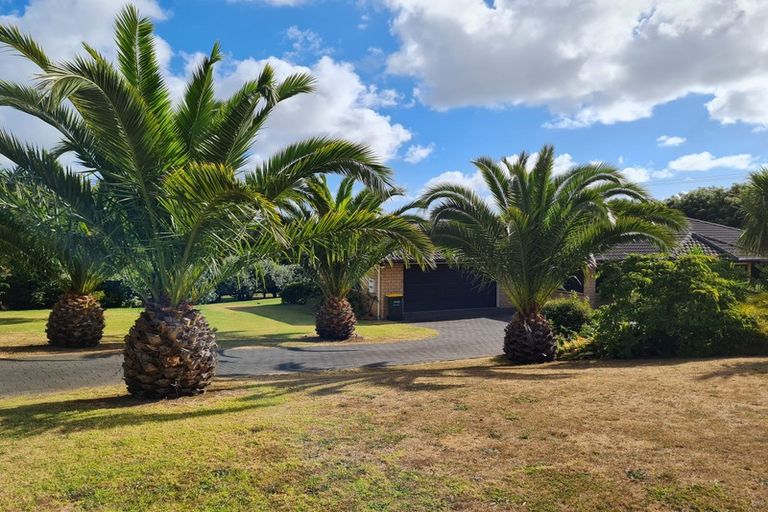 Photo of property in 10 Gleaming Place, Waiuku, 2123