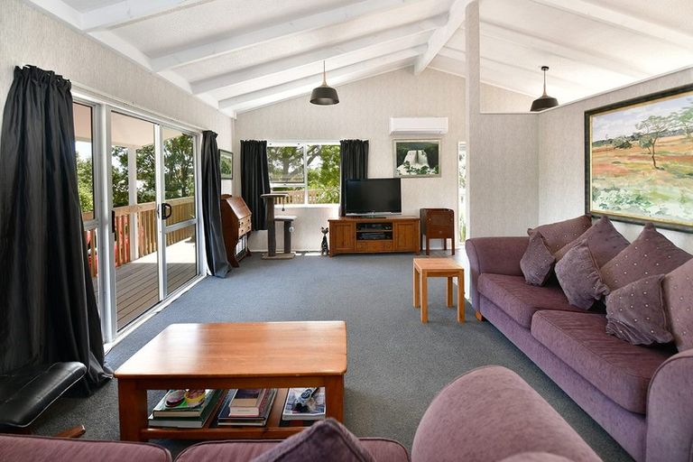 Photo of property in 6 Hand Road, Helensville, 0800