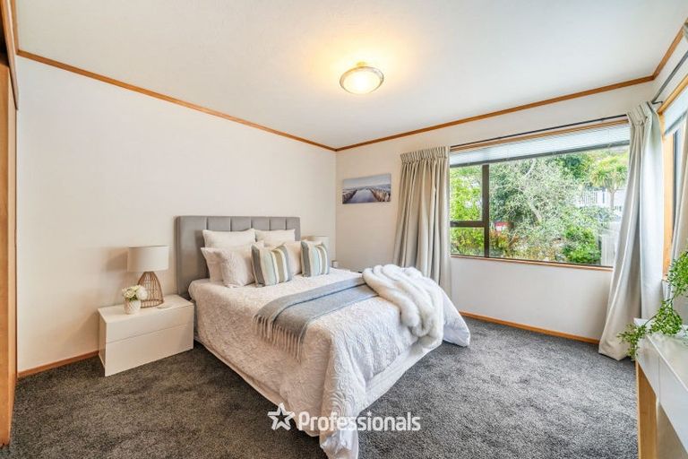 Photo of property in 6 Cassis Place, Crofton Downs, Wellington, 6035