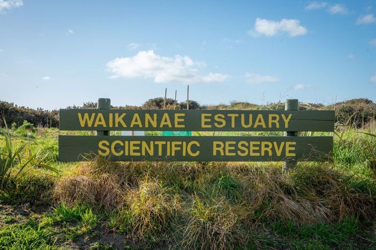 Photo of property in 18 Takahe Drive, Paraparaumu Beach, Paraparaumu, 5032