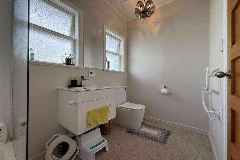 Photo of property in 353 Waiwhetu Road, Fairfield, Lower Hutt, 5011