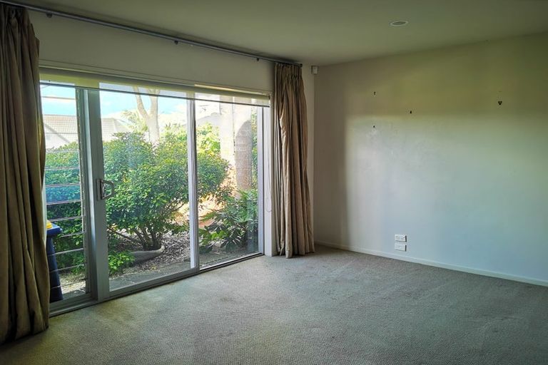 Photo of property in 20 Bournemouth Terrace, Murrays Bay, Auckland, 0630