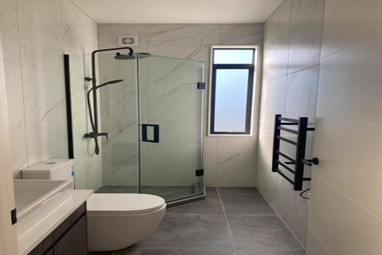 Photo of property in 2 Skua Road, Hobsonville, Auckland, 0616