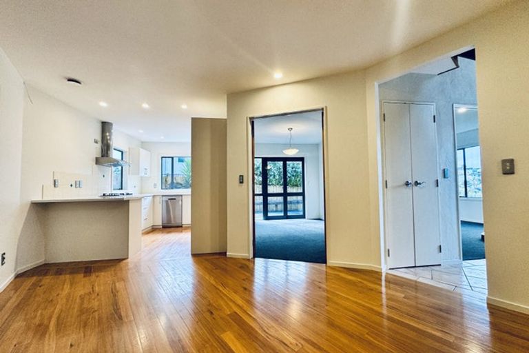 Photo of property in 35 John Court Street, Birkenhead, Auckland, 0626