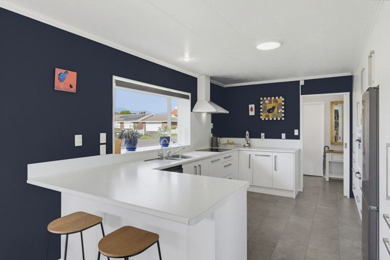 Photo of property in 16 Easton Way, Levin, 5510